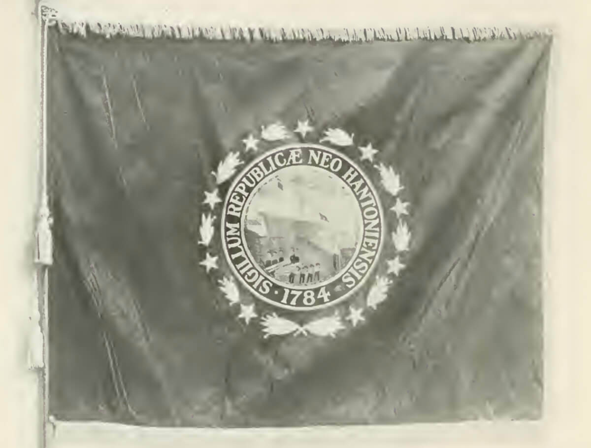 a photo of the original New Hampshire flag